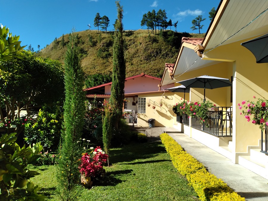 View at a hill from the garden at Aparthotel Boquete